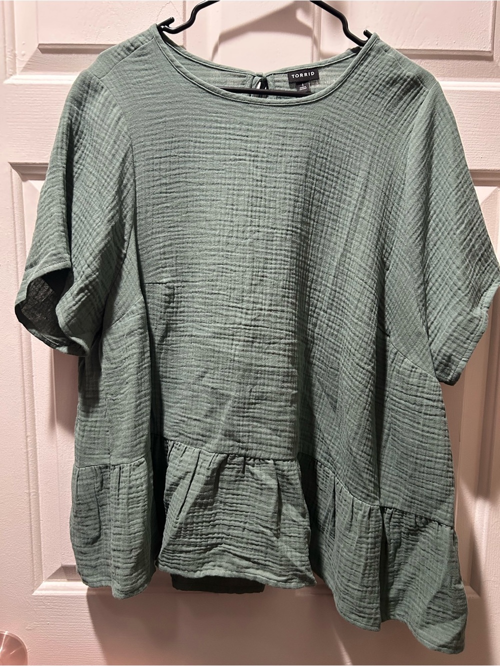Torrid Short Sleeve Tiered Peplum Top in Dark Forest Size 1X